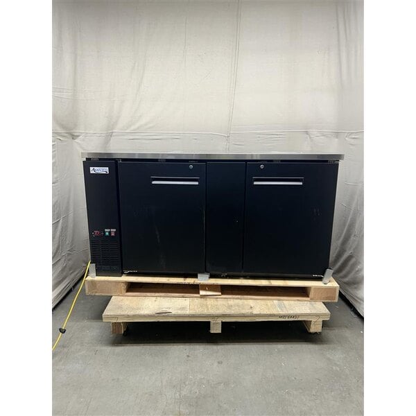 Scratch and Dent Avantco UDD-3-HC (2) Four Tap Kegerator Beer Dispenser - Black, (3) 1/2 Keg Capacity