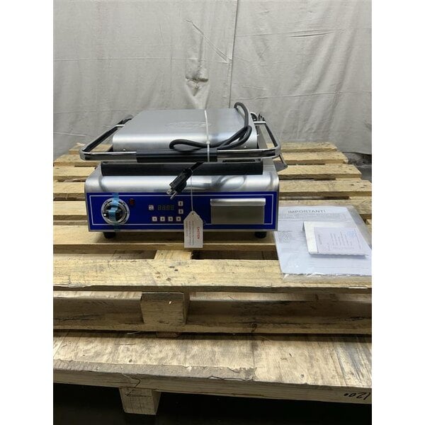 Scratch and Dent Globe GPGS14D Deluxe Panini Grill with Grooved Top and Smooth Bottom - 120V, 1800W