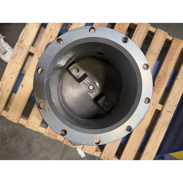 Scratch and Dent Hobart FD4/150-1 Commercial Garbage Disposer with Adjustable Flanged Feet - 1 1/2 hp, 208-230/460V