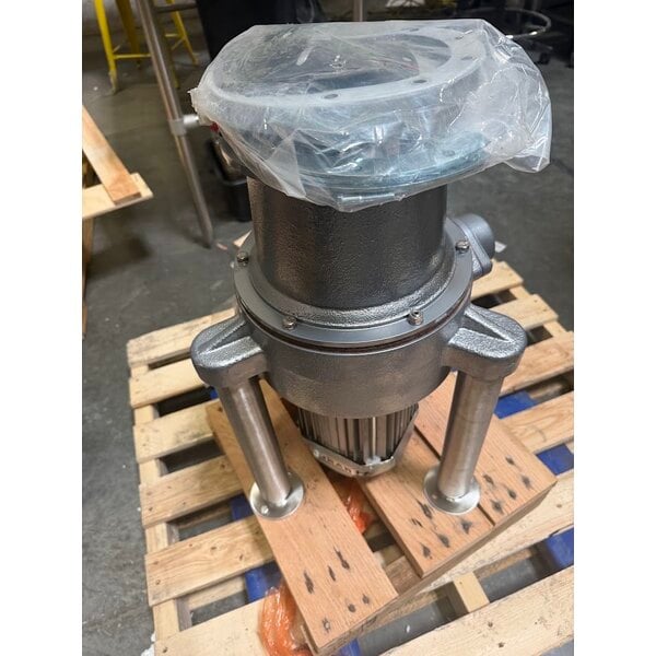 Scratch and Dent Hobart FD4/150-1 Commercial Garbage Disposer with Adjustable Flanged Feet - 1 1/2 hp, 208-230/460V