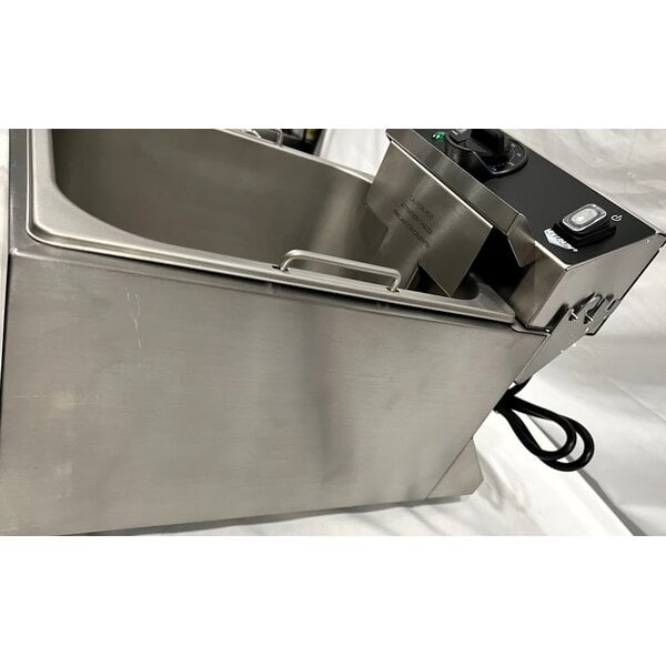 Scratch and Dent Vollrath CF-1800 10 lb. Commercial Countertop Deep Fryer - 120V