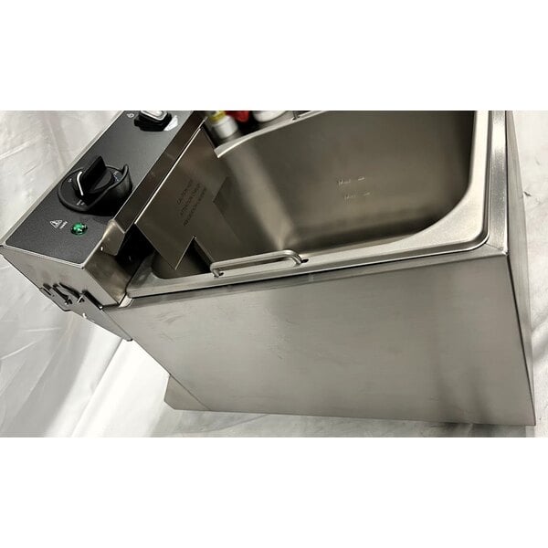 Scratch and Dent Vollrath CF-1800 10 lb. Commercial Countertop Deep Fryer - 120V