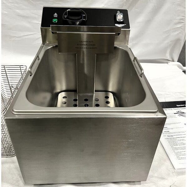 Scratch and Dent Vollrath CF-1800 10 lb. Commercial Countertop Deep Fryer - 120V