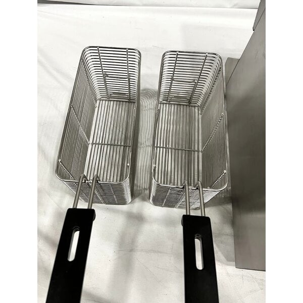 Scratch and Dent Vollrath CF-1800 10 lb. Commercial Countertop Deep Fryer - 120V