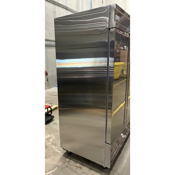 Scratch and Dent Avantco SS-3R-HC 81 5/16" Stainless Steel Solid Door Reach-In Refrigerator