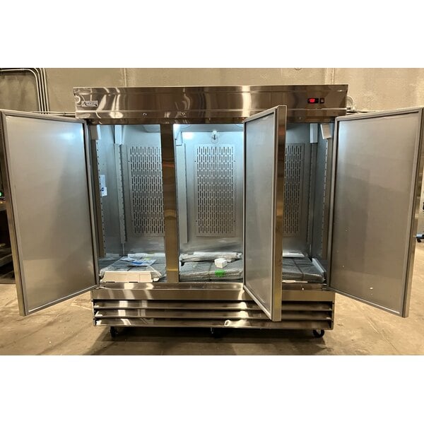 Scratch and Dent Avantco SS-3R-HC 81 5/16" Stainless Steel Solid Door Reach-In Refrigerator