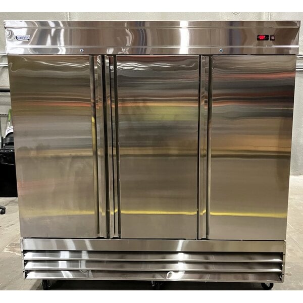 Scratch and Dent Avantco SS-3R-HC 81 5/16" Stainless Steel Solid Door Reach-In Refrigerator