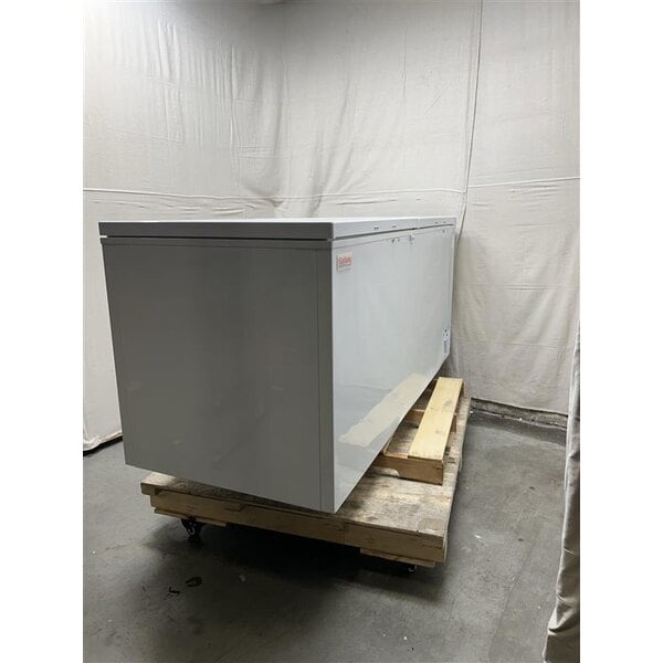 Scratch and Dent Galaxy CF30HC Commercial Chest Freezer - 30 cu. ft.