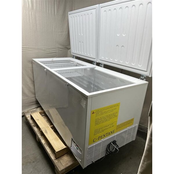 Scratch and Dent Galaxy CF30HC Commercial Chest Freezer - 30 cu. ft.