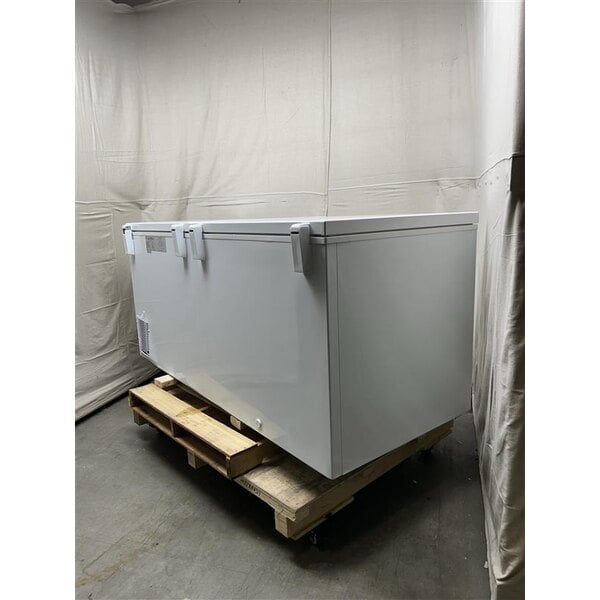 Scratch and Dent Galaxy CF30HC Commercial Chest Freezer - 30 cu. ft.