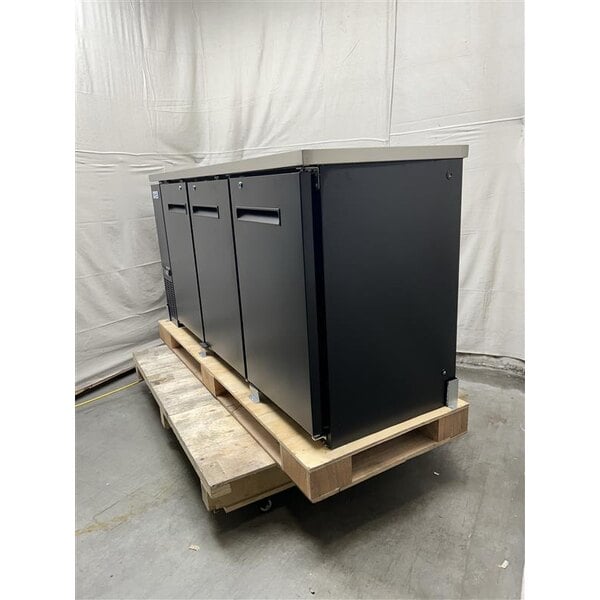 Scratch and Dent Avantco UDD-72-HC (2) Double Tap Kegerator Beer Dispenser - Black, (3) 1/2 Keg Capacity