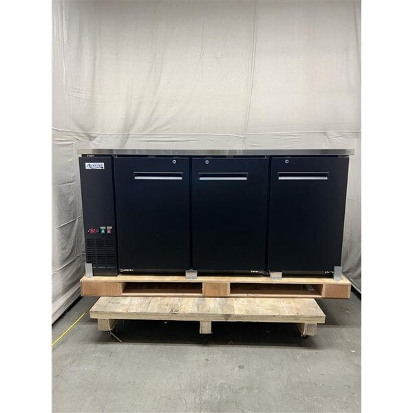 Scratch and Dent Avantco UDD-72-HC (2) Double Tap Kegerator Beer Dispenser - Black, (3) 1/2 Keg Capacity