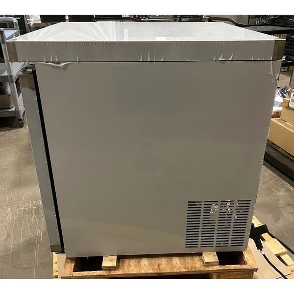 Scratch and Dent Avantco AU-27F 27" Undercounter Freezer
