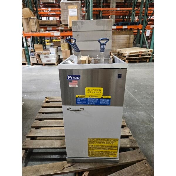 Scratch and Dent Pitco® 45C+S Natural Gas 42-50 lb. Stainless Steel Floor Fryer