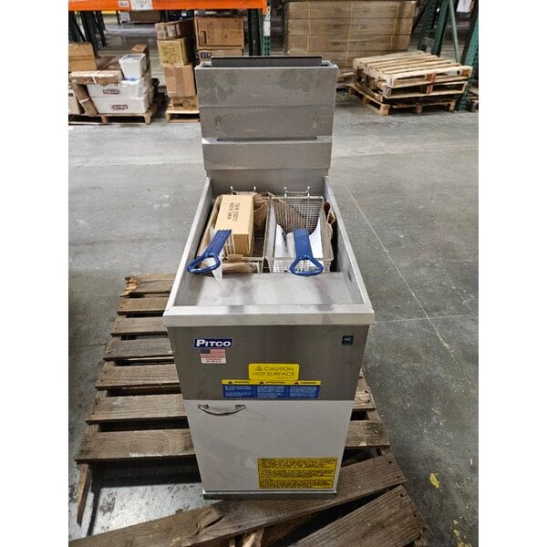 Scratch and Dent Pitco® 45C+S Natural Gas 42-50 lb. Stainless Steel Floor Fryer