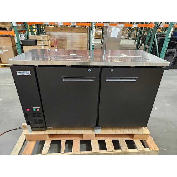 Scratch and Dent Avantco UDD-60-HC (2) Double Tap Kegerator Beer Dispenser - Black, (2) 1/2 Keg Capacity