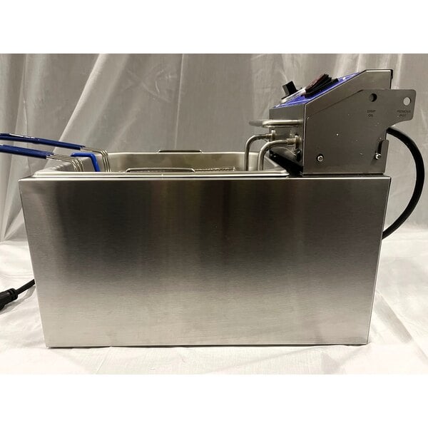 Scratch and Dent Globe PF16E 16 lb. Electric Countertop Fryer