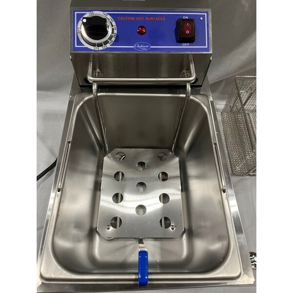 Scratch and Dent Globe PF16E 16 lb. Electric Countertop Fryer