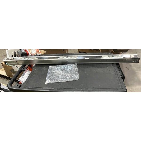 Scratch and Dent Vollrath 7286702 60" Cayenne Display Light Strip - 60W