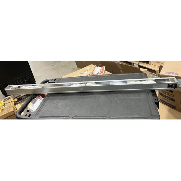 Scratch and Dent Vollrath 7286702 60" Cayenne Display Light Strip - 60W