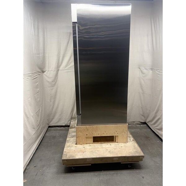 Scratch and Dent Avantco A-23F-HC 29" Solid Door Reach-In Freezer