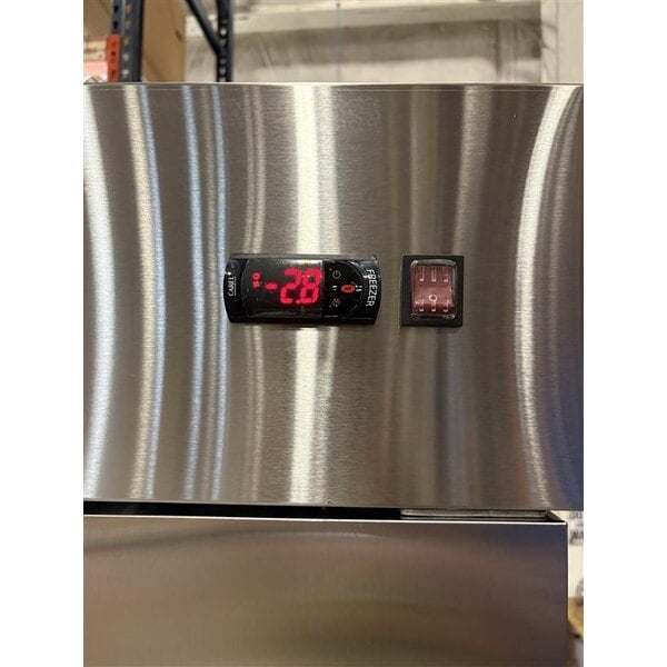 Scratch and Dent Avantco A-23F-HC 29" Solid Door Reach-In Freezer