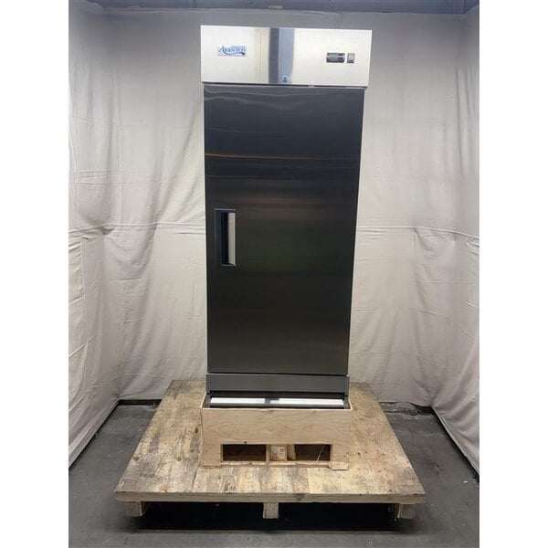 Scratch and Dent Avantco A-23F-HC 29" Solid Door Reach-In Freezer