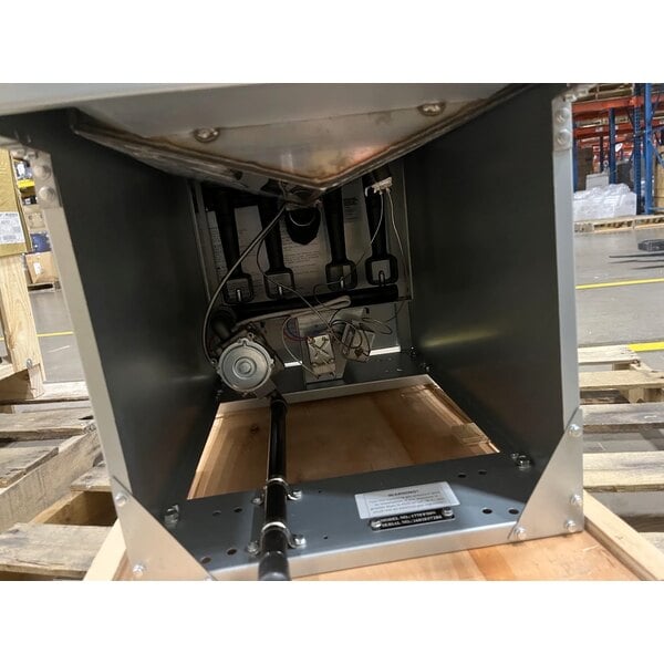 Scratch and Dent Avantco FF50 Natural Gas 50 lb. Stainless Steel Floor Fryer - 120,000 BTU