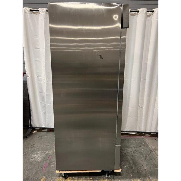Scratch and Dent Avantco A-23F-HC 29" Solid Door Reach-In Freezer