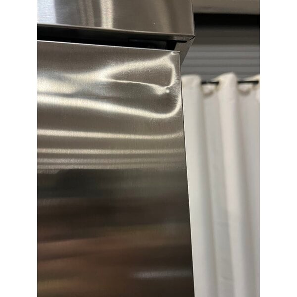 Scratch and Dent Avantco A-23F-HC 29" Solid Door Reach-In Freezer