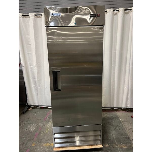 Scratch and Dent Avantco A-23F-HC 29" Solid Door Reach-In Freezer