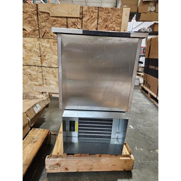 Scratch and Dent Delfield N225P 6 Gallon Drop-In Freezer with Stainless Steel Lids