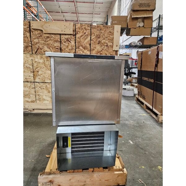 Scratch and Dent Delfield N225P 6 Gallon Drop-In Freezer with Stainless Steel Lids