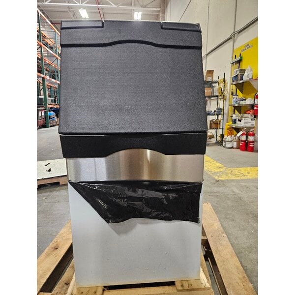 Scratch and Dent Avantco Ice BIN40022 22" Ice Storage Bin with Metallic Alloy Exterior - 383 lb.