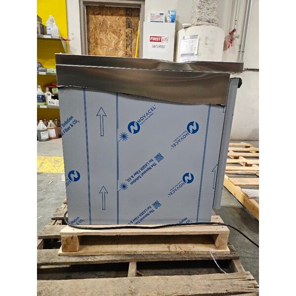 Scratch and Dent Beverage-Air WTF24AHC 24" Single Door Worktop Freezer