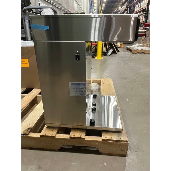 Scratch and Dent Bunn 38700.0013 Axiom APS Twin Airpot Coffee Brewer - 120/240V