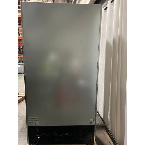 Scratch and Dent Avantco A-35R-HC 39 1/2" Solid Door Reach-In Refrigerator