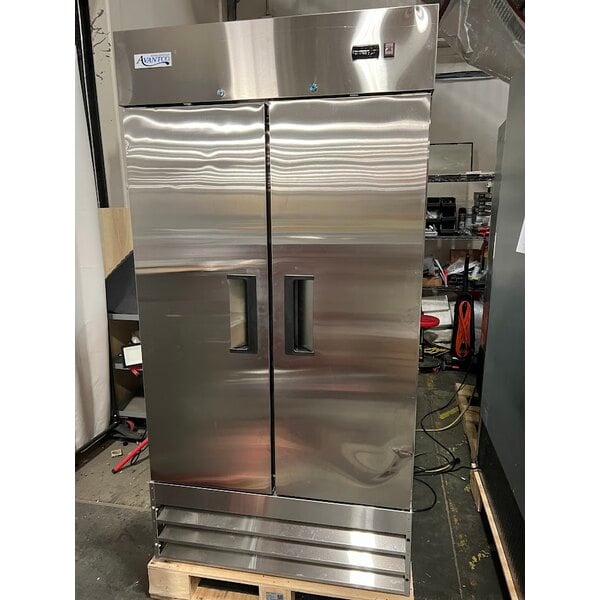Scratch and Dent Avantco A-35R-HC 39 1/2" Solid Door Reach-In Refrigerator