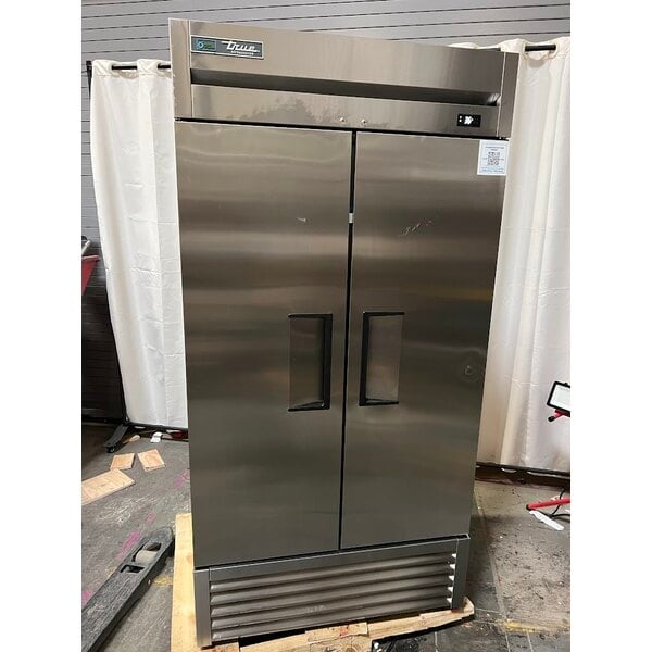 Scratch and Dent True T-35-HC 39 1/2" Solid Door Reach-In Refrigerator