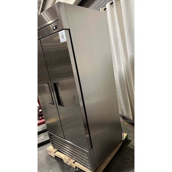 Scratch and Dent True T-35-HC 39 1/2" Solid Door Reach-In Refrigerator