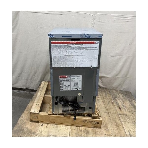 Scratch and Dent Hoshizaki KM-81BAK 17 3/4" ADA-Compliant Air-Cooled Undercounter Crescent Cube Ice Machine with 38 lb. Storage - 98 lb., 115V