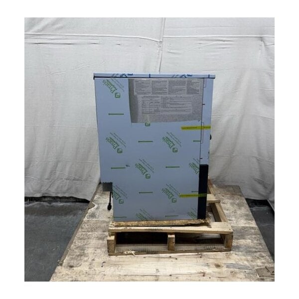 Scratch and Dent Hoshizaki KM-81BAK 17 3/4" ADA-Compliant Air-Cooled Undercounter Crescent Cube Ice Machine with 38 lb. Storage - 98 lb., 115V