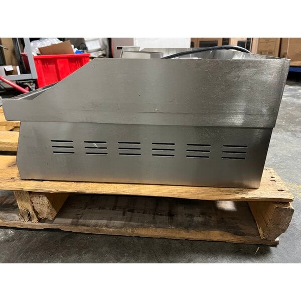 Scratch and Dent Avantco EG30N 30" Electric Countertop Griddle - 208/240V, 3.3 kW-4.5 kW