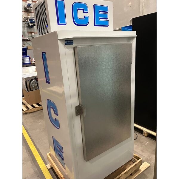 Scratch and Dent Polar Temp 300CWP Cold Wall Outdoor Ice Merchandiser - 30 cu. ft.