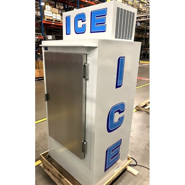 Scratch and Dent Polar Temp 300CWP Cold Wall Outdoor Ice Merchandiser - 30 cu. ft.