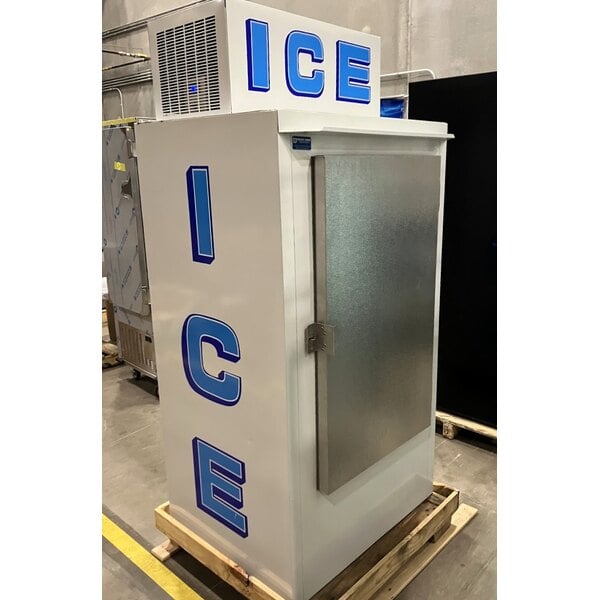 Scratch and Dent Polar Temp 300CWP Cold Wall Outdoor Ice Merchandiser - 30 cu. ft.