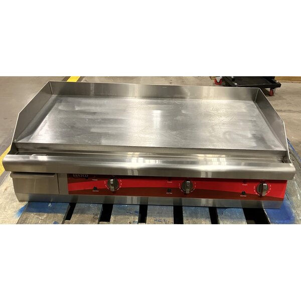 Scratch and Dent Avantco EG36N 36" Electric Countertop Griddle - 208/240V, 7.4 kW-10 kW