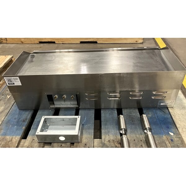 Scratch and Dent Avantco EG36N 36" Electric Countertop Griddle - 208/240V, 7.4 kW-10 kW