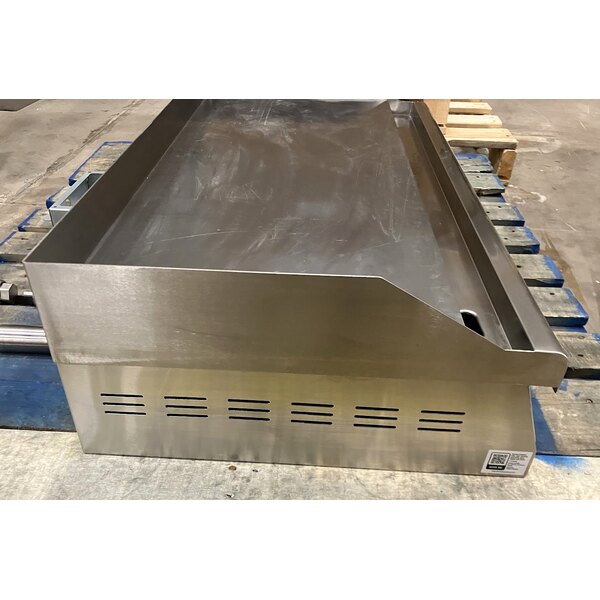 Scratch and Dent Avantco EG36N 36" Electric Countertop Griddle - 208/240V, 7.4 kW-10 kW