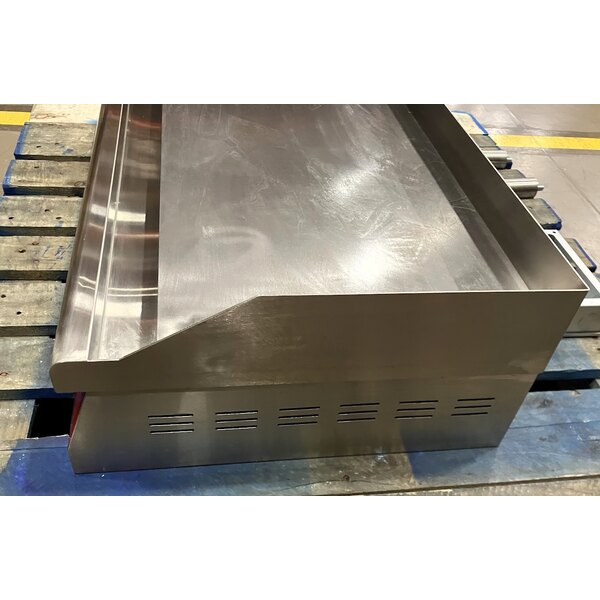 Scratch and Dent Avantco EG36N 36" Electric Countertop Griddle - 208/240V, 7.4 kW-10 kW